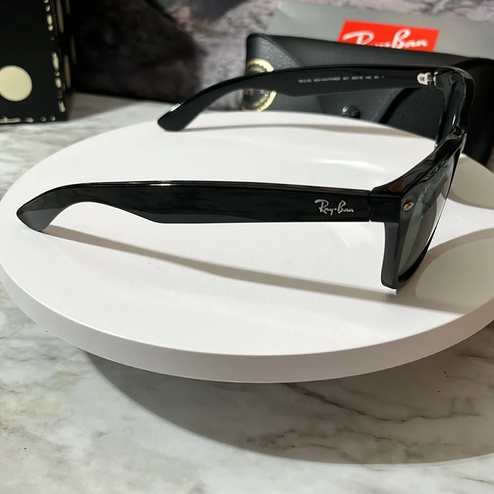 RAY-BAN SUNGLASSES. NEW WITH CASE AND BOX. MADE IN ITALY - Picture 10 of 16